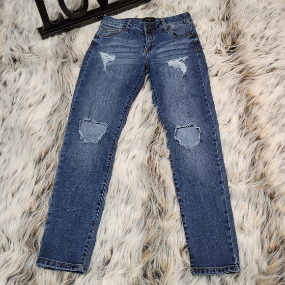 Celebrity Pink Denim - Celebrity Pink distressed blue jeans size 5/27